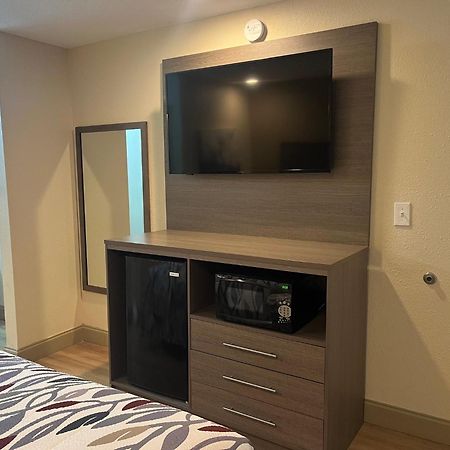 Red Roof Inn Haltom City Экстерьер фото