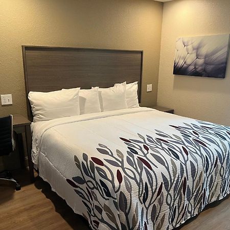 Red Roof Inn Haltom City Экстерьер фото