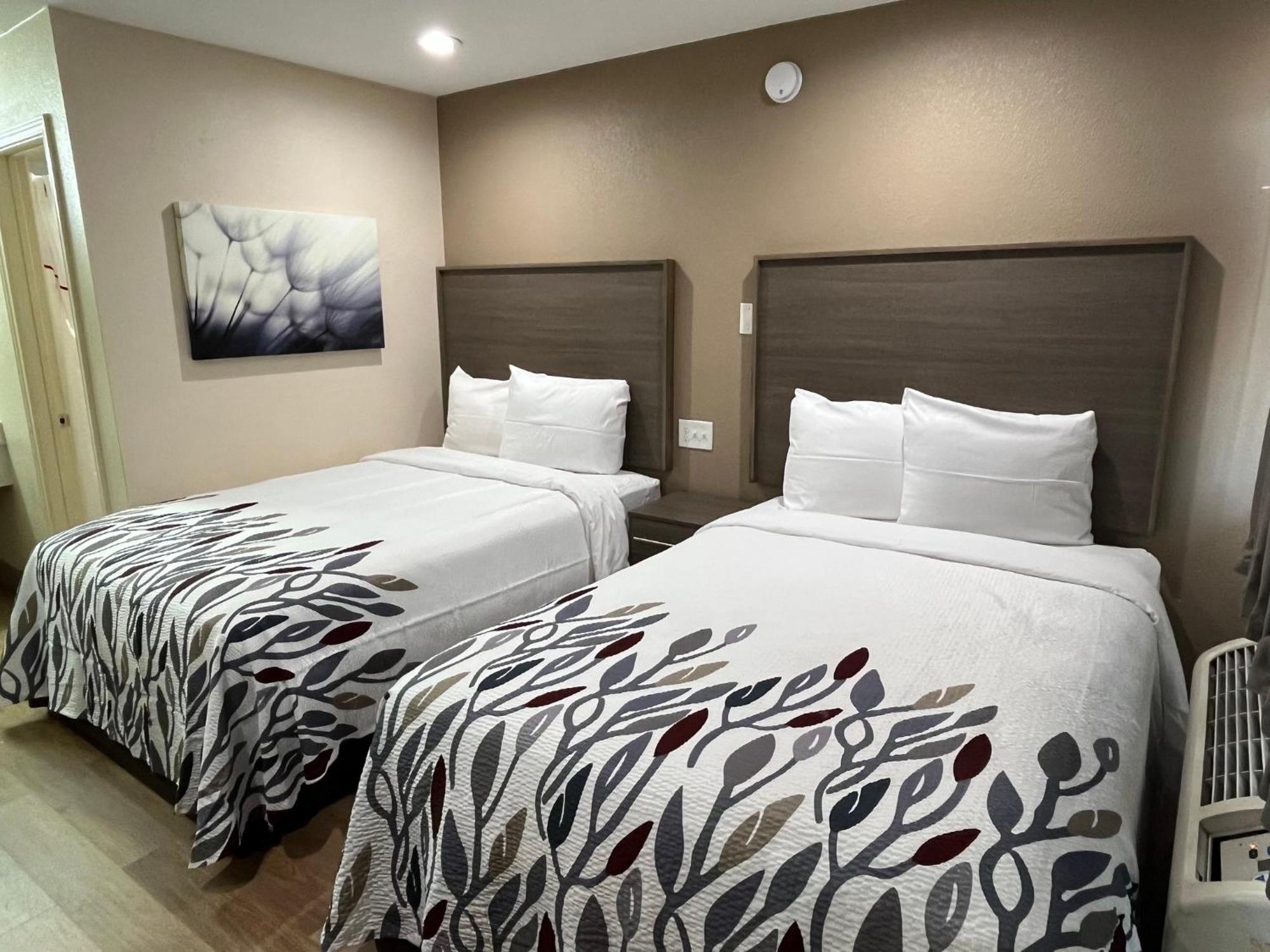 Red Roof Inn Haltom City Экстерьер фото