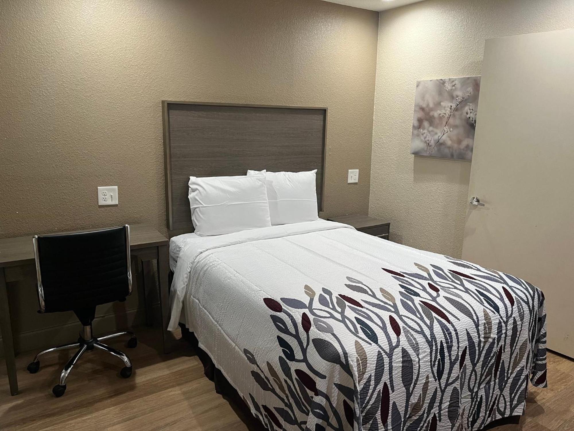Red Roof Inn Haltom City Экстерьер фото