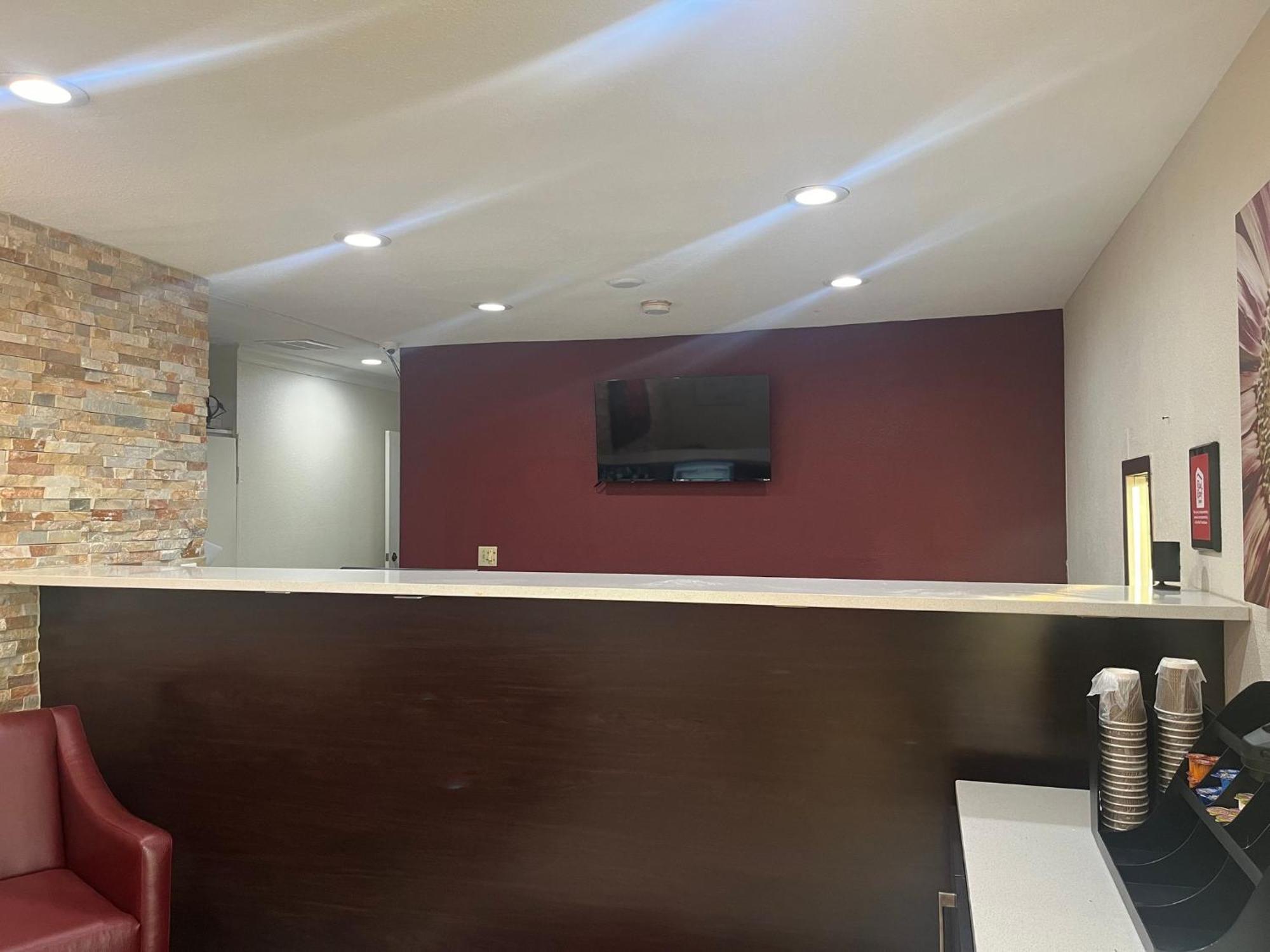 Red Roof Inn Haltom City Экстерьер фото